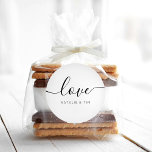 Sticker Rond Amour Moderne Calligraphie Mariage Favor Classic R<br><div class="desc">Love Favor Sticker avec calligraphie moderne pour Mariage Welcome Bag. Le design comprend une disposition de texte de script de style moderne. Pour effectuer des modifications avancées,  sélectionnez l'option "Cliquez pour customiser plus loin" sous Personnaliser ce modèle.</div>
