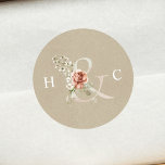 Sticker Rond Ampersand Floral Mariage élégant Monogramme Kraft<br><div class="desc">Élégant autocollant de mariage présente une esperluette ornée de fleurs aquarellées en blanc, vert et terre cuite, avec vos initiales sur un arrière - plan d'impression papier kraft. Pour une personnalisation plus avancée de cette conception, cliquez sur le BOUTON OUTIL DESIGN BLEU ci-dessus ! Des articles correspondants sont également disponibles....</div>