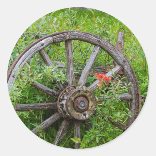 Sticker Rond Ancienne roue de wagon dans la vieille ville histo (Devant)