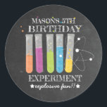 Sticker Rond Anniversaire Expérience Science Anniversaire<br><div class="desc">Fête d'anniversaire de la science | Anniversaire - Mettez votre manteau de laboratoire et préparez-vous pour un plaisir explosif! C'est la touche décorative parfaite pour votre soirée scientifique. Pas besoin de tests ou d'expériences, nous vous avons couverts. Cet autocollant fait partie de notre collection de fêtes d'anniversaire scientifique. N'oubliez pas...</div>