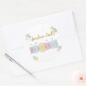 Sticker Rond Anniversaire le plus heureux sur Terre Anniversair (Enveloppe)