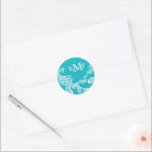 Sticker Rond Aqua Floral Paisley White Peacock Wedding Favorise<br><div class="desc">Conçu par fat*fa*tin. Facile à customiser avec votre propre texte,  photo ou image. Pour des demandes personnalisées,  veuillez contacter fat*fa*tin directement. Des frais personnalisés s'appliquent. www.zazzle.com/fat_fa_tin www.zazzle.com/color_therapy www.zazzle.com/fatfatin_blue_knot www.zazzle.com/fatfatin_red_knot www.zazzle.com/fatfatin_mini_me www.zazzle.com/fatfatin_box www.zazzle.com/fatfatin_design www.zazzle.com/fatfatin_ink</div>
