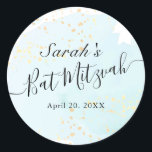Sticker Rond Aquarelle bleu x Bat mitzvah or<br><div class="desc">Cet autocollant bat mitzvah chic et élégant présente un arrière - plan blanc avec des traits de pinceau bleu turquoise en aquarelle et des plaques d'or faux. Personnalisez-le selon vos besoins. Vous pouvez trouver d'autres produits correspondants dans mon magasin.</div>