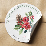 Sticker Rond Aquarelle mariage de Noël fleurie et baies<br><div class="desc">Texte modifiable logo de mariage faveur autocollant ou enveloppe avec une aquarelle moderne rustique bouquet traditionnel de Noël et script de typographie verte. Idéal pour votre hiver,  Noël fleuri,  élégants mariages à thème rustique. Personnalisez-le avec les noms de la mariée et du marié et les détails du mariage !</div>