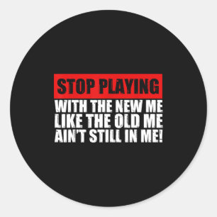 Sticker Rond Arrête de jouer avec la nouvelle moi comme l'ancie