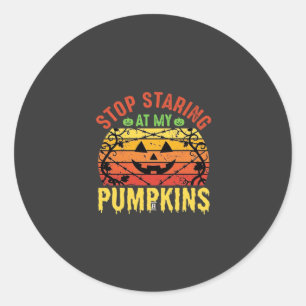 Sticker Rond Arrêtez De Regarder Mes Citrouilles Halloween Drôl