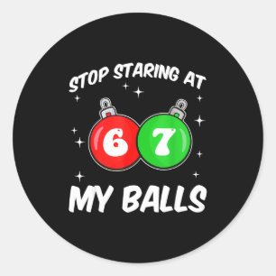Sticker Rond Arrêtez de regarder mon 67 Meme Noël drôle Adulte