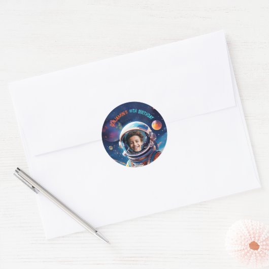 Sticker Rond Astronaut Deep Space Sky Planets Photo Birthday (Enveloppe)