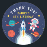Sticker Rond Astronaute Espace extra-atmosphérique Merci d'anni<br><div class="desc">Sticker rond classique Merci d'anniversaire de l'astronaute spatiale</div>
