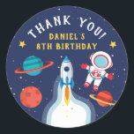 Sticker Rond Astronaute Espace extra-atmosphérique Merci d'anni<br><div class="desc">Sticker rond classique Merci d'anniversaire de l'astronaute spatiale</div>