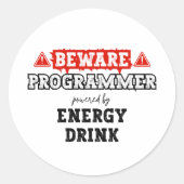 Sticker Rond Attention : Programmeur Alimenté Par Une Boisson D (Devant)
