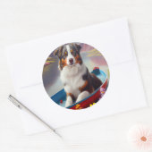 Sticker Rond Australian Shepherd on Paddle : Une aventure Pitto (Enveloppe)