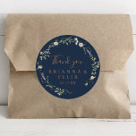 Sticker Rond Automne Jardin Fleur sauvage Merci Mariage Faveur<br><div class="desc">Ce fleur sauvage de jardin d'automne merci mariage faveur classique collant rond est parfait pour un mariage rustique. Le design est composé de fleurs sauvages peintes à la main rose, rousse, rose et violette avec des papillons. Faites de l'autocollant votre propre étiquette en incluant vos noms, l'événement (s'il y a...</div>
