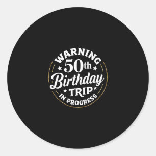 Sticker Rond Avertissement humour Voyage pour 50e anniversaire