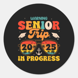 Sticker Rond Avertissement Voyage senior 2025 Graduation Vacati