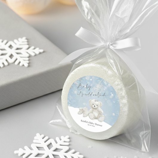 Sticker Rond Baby, It's Cold Outside Teddy Bear Snowy Accent
