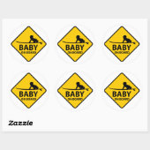 Sticker Rond Baby on Board funny baby design with surf board (Feuille)