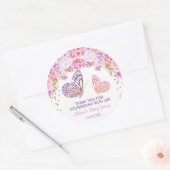 Sticker Rond Baby shower papillon autocollants, or rose violet (Enveloppe)
