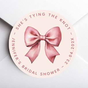 Sticker Rond Baby Shower Rose Ruban Rouge Elle Attache le Nœud