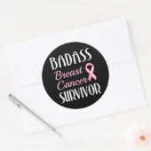 Sticker Rond Badass Cancer du sein Survivant Ruban rose (Enveloppe)