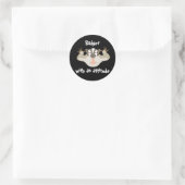 Sticker Rond Badgering Badger_Badger avec une attitude (Sac)