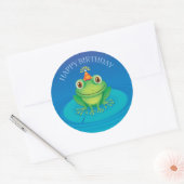 Sticker Rond Baguette de grenouille d'anniversaire heureuse (Enveloppe)