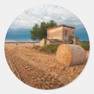 Sticker Rond Balle de foin dans un champ de Provence