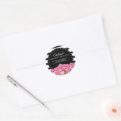 Sticker Rond Bandes noires et blanches avec fleurs roses (Enveloppe)