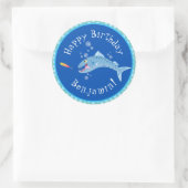 Sticker Rond Barracuda dessin de pêche anniversaire personnalis (Sac)