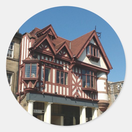 Sticker Rond Bâtiment en chêne Tudor, Edimbourg, Ecosse (Devant)
