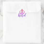 Sticker Rond Be Kind - jolie conception d'abeilles rouges pourp (Sac)