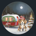 Sticker Rond Beagle d'hiver Caravan Christmas Adventure<br><div class="desc">Laissez-vous tenter par la magie d'une nuit d'hiver enneigée alors qu'une caravane glisse gracieusement à travers le paysage illuminé par la lune. La beauté sereine de la neige scintillante et l'éclat enchanteur de la lune créent une scène captivante, promettant une aventure de Noël inoubliable remplie de chaleur, de joie et...</div>