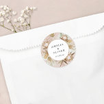 Sticker Rond Beau Boho Botanical Wedding Favor<br><div class="desc">Ce design élégant et moderne de sticker de faveur présente de belles illustrations aquarelles de fleurs d'inspiration bohème avec vos noms et date mariage. Ce design intemporel est un excellent choix pour de nombreux styles d'événements, du classique au boho. Les étiquettes customisés font un merveilleux ajout à votre réception de...</div>