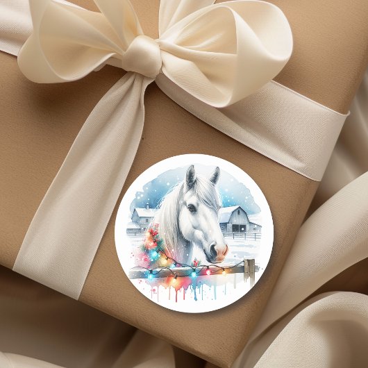 Sticker Rond Beau Cheval Blanc à la ferme Noël