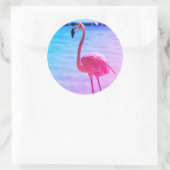 Sticker Rond Beau Flamant rose dans l'eau sur une plage (Sac)