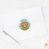 Sticker Rond Beau petit lionceau de bébé - petit Leo (Enveloppe)