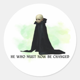 Sticker Rond Bébé Drôle Design “Celui qu'on Doit Changer”