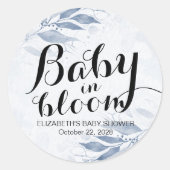 Sticker Rond Bébé en fleur / Bouton Pinback Baby shower moderne (Devant)