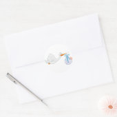 Sticker Rond Bébé garçon avec cigogne (Enveloppe)