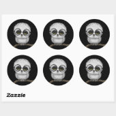 Sticker Rond Bébé mignon Chouette neigeuse portant des lunettes (Feuille)