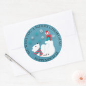 Sticker Rond Bébé Ours Polaire Jouer sur Bleu Joyeux Noël (Enveloppe)