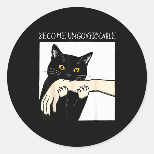 Sticker Rond Become Ungovernable - Black Cat Biting Hand Funny (Devant)