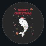 Sticker Rond Beluga Whale Merry Christmas Winter Animals Whales<br><div class="desc">The beluga whale on Christmas with fairy lights. Funny animals with gifts and snow for the holidays. Also funny for Christmas in July. Belugas are cute animals and perfect for Christmas.</div>