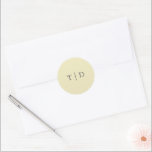 Sticker Rond Beurre élégant Monogramme jaune Mariage moderne<br><div class="desc">stickers de mariage moderne avec un design propre avec votre monogramme dans une police serif.</div>