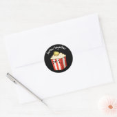 Sticker Rond Beurre Ensemble Funny Beurre Popcorn Pun Dark BG (Enveloppe)