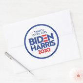 Sticker Rond BIDEN HARRIS 2020 : La vérité sur les mensonges (Enveloppe)