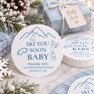 Sticker Rond Bientôt l'Hiver Ski Vous Bébé Garçon Baby Shower