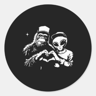 Sticker Rond Bigfoot Et Coeur Alien Mains Drôle Valentines Gros