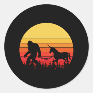 Sticker Rond Bigfoot et Unicorne dans une conception rétro