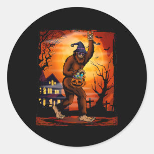 Sticker Rond Bigfoot Halloween Trick Ou Treat Rock Sur Sasquata